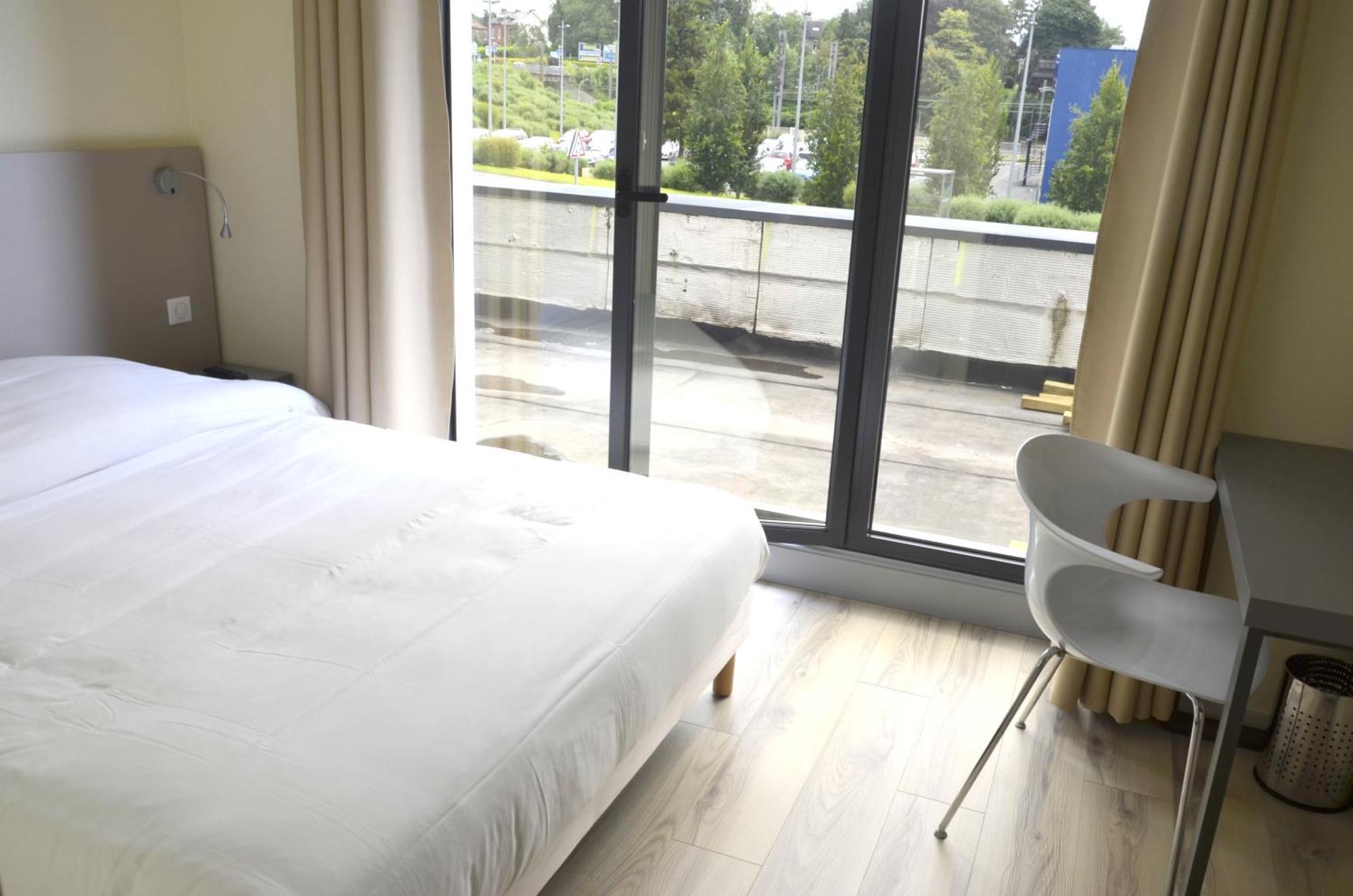 Le Grand Hotel Maubeuge Bagian luar foto
