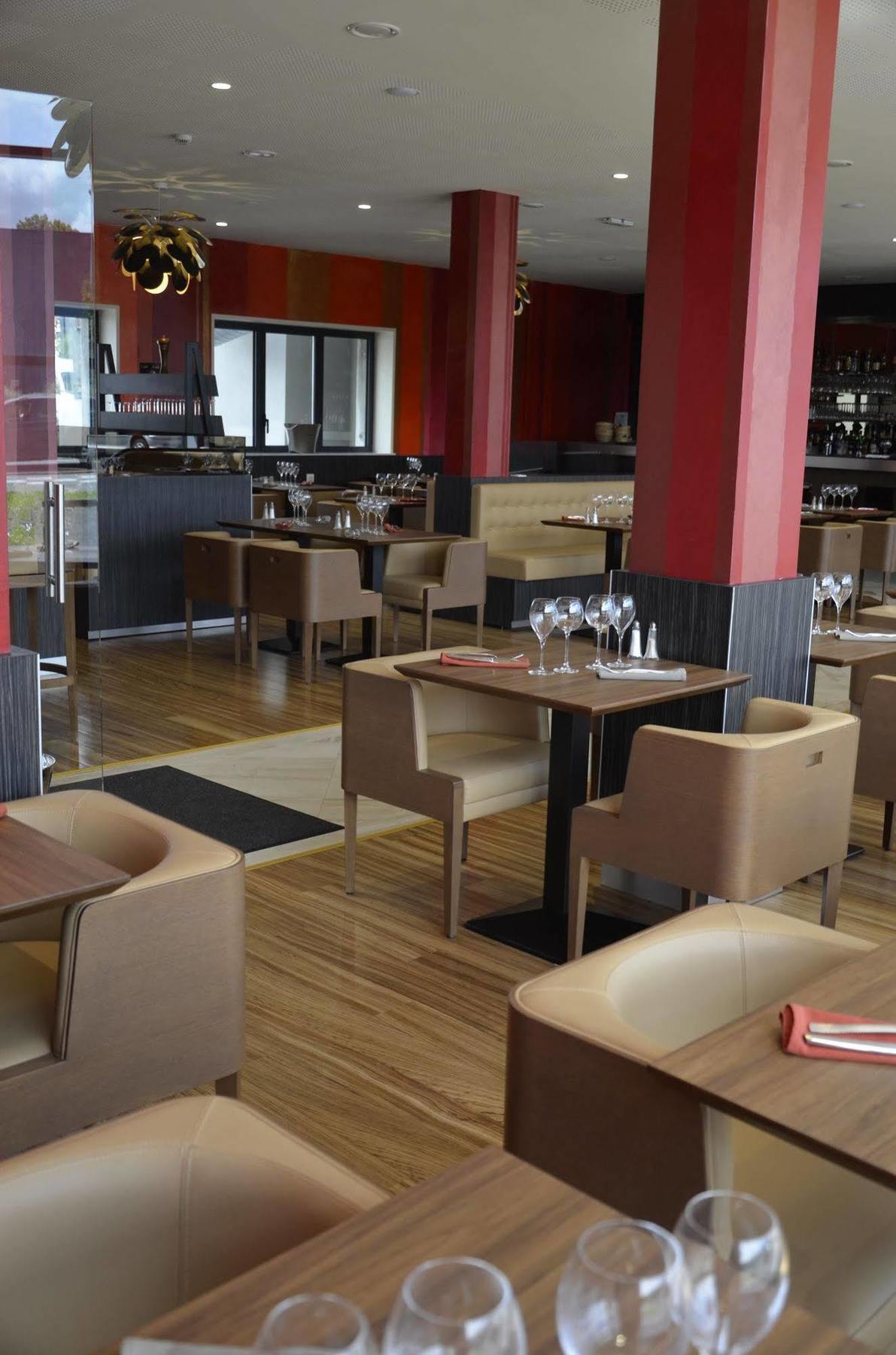 Le Grand Hotel Maubeuge Bagian luar foto
