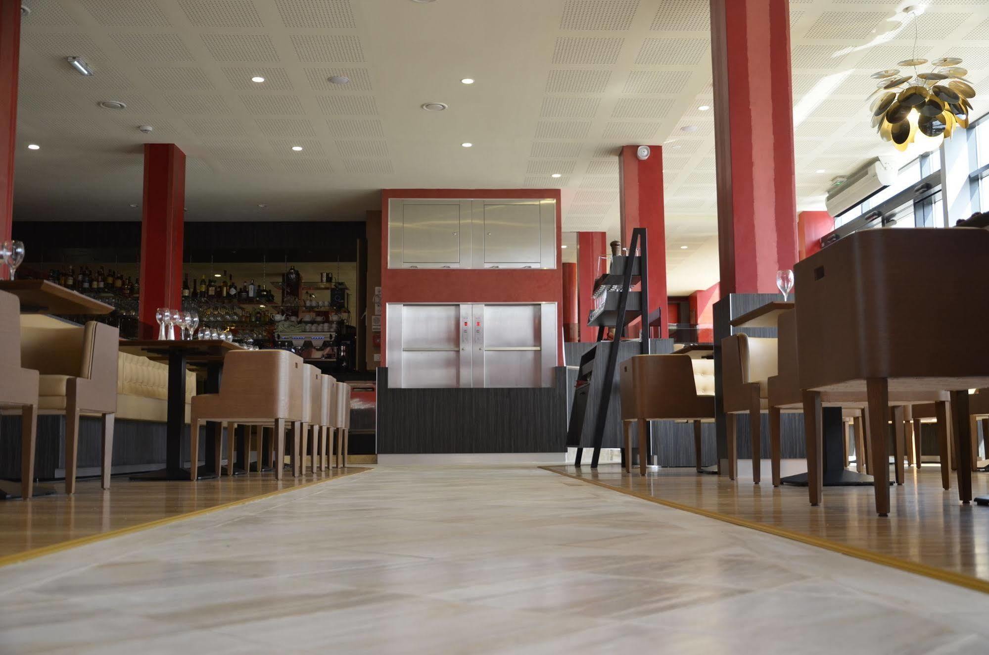 Le Grand Hotel Maubeuge Bagian luar foto