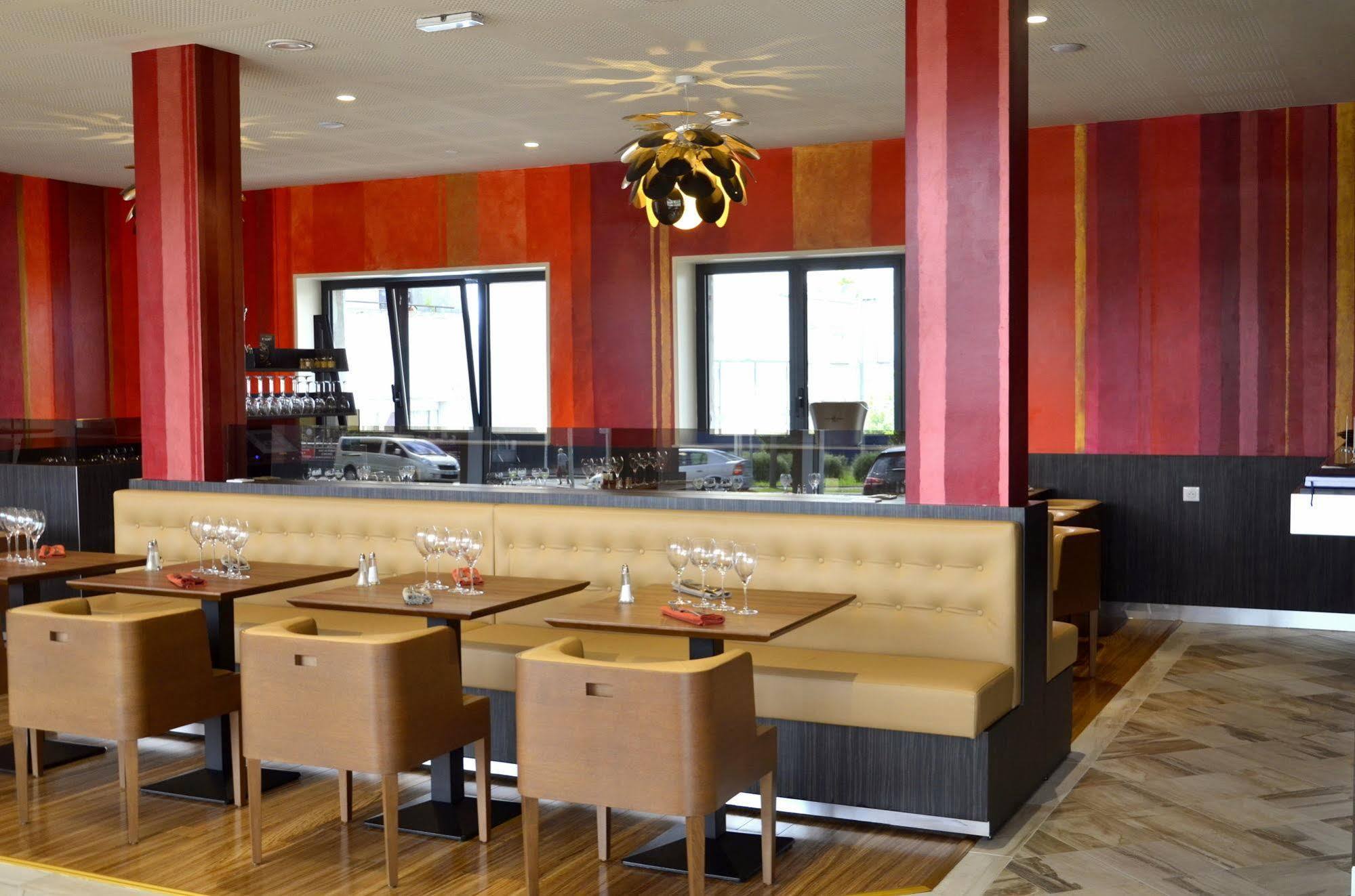 Le Grand Hotel Maubeuge Bagian luar foto