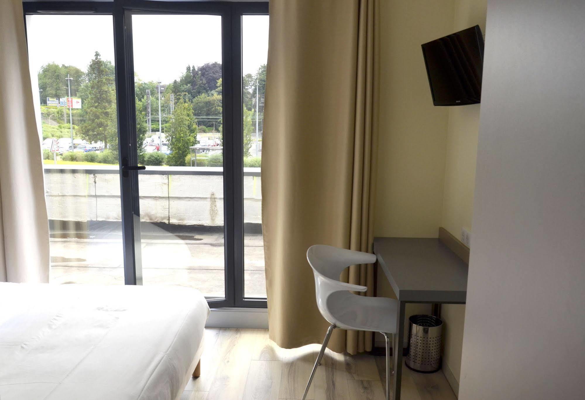 Le Grand Hotel Maubeuge Bagian luar foto
