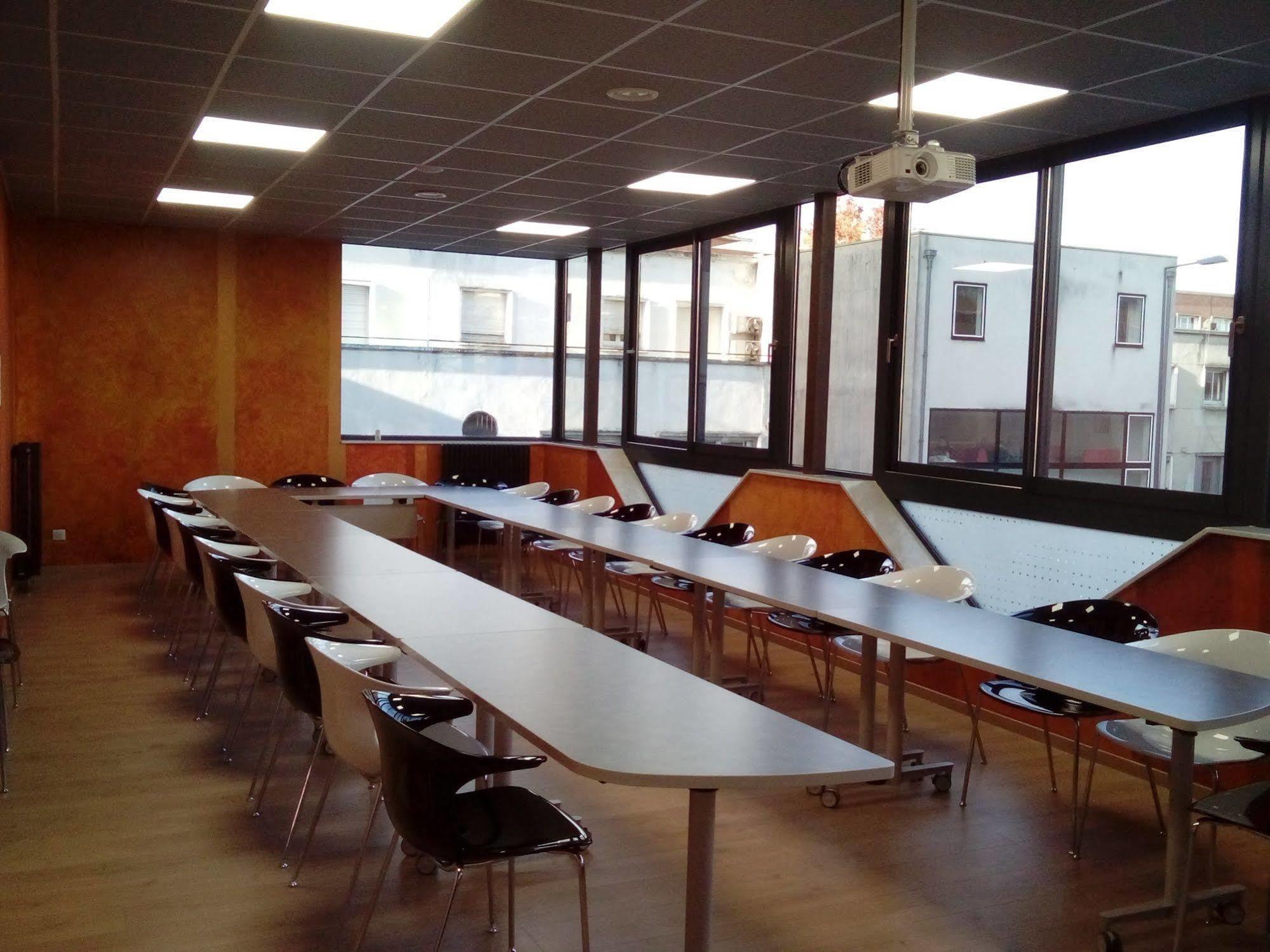 Le Grand Hotel Maubeuge Bagian luar foto