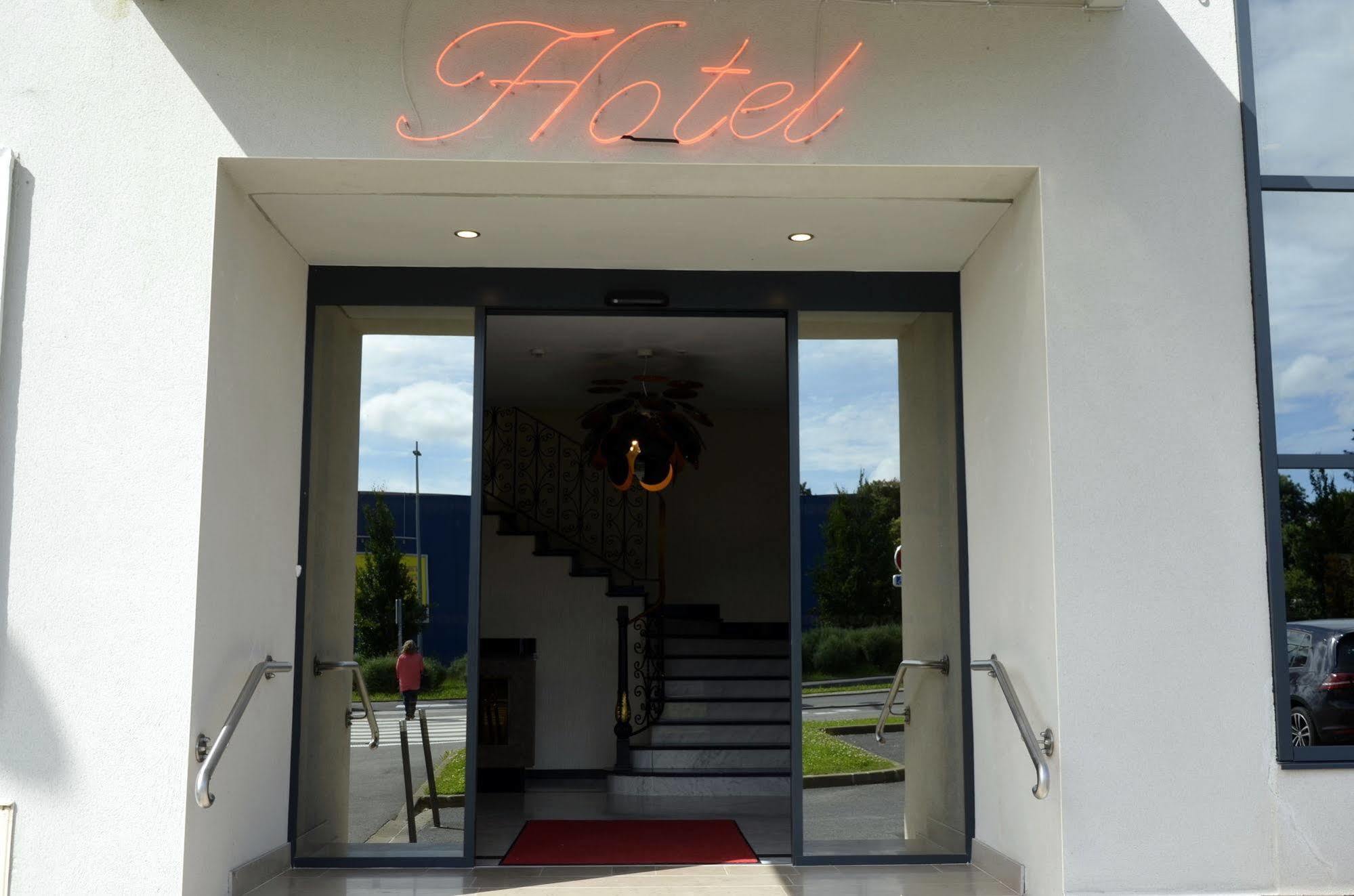 Le Grand Hotel Maubeuge Bagian luar foto