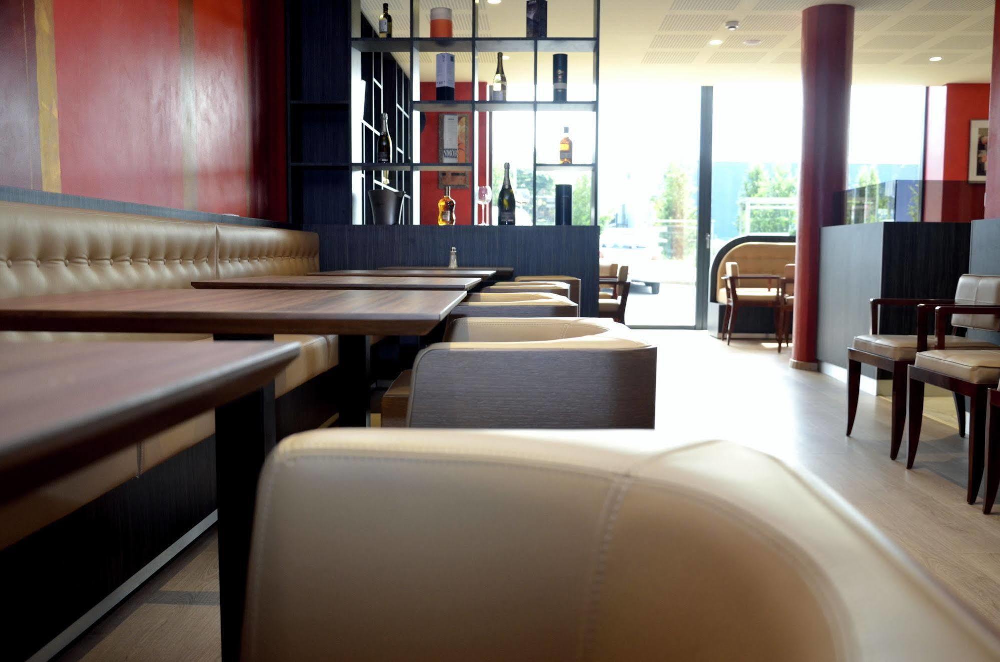 Le Grand Hotel Maubeuge Bagian luar foto