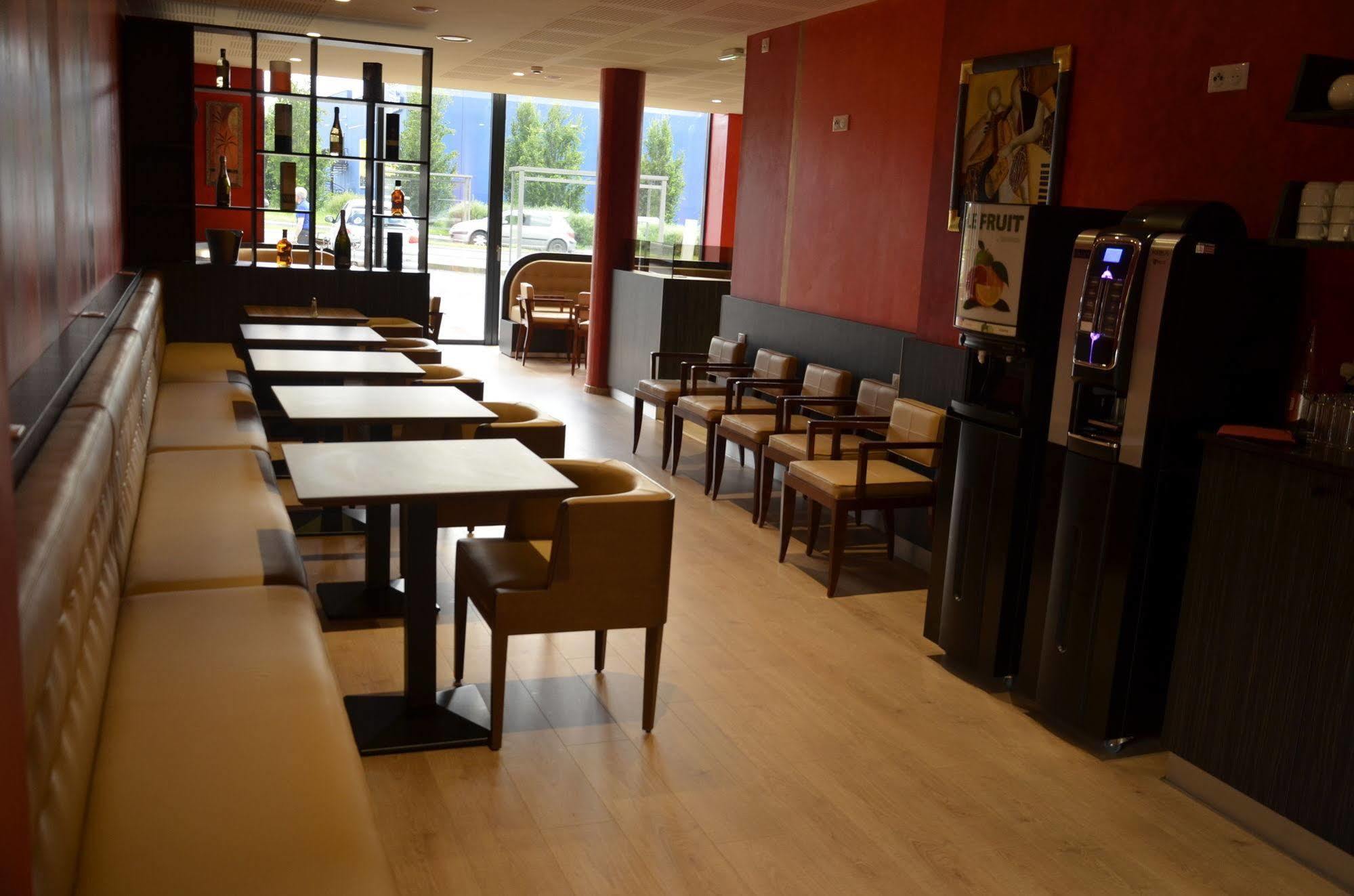 Le Grand Hotel Maubeuge Bagian luar foto