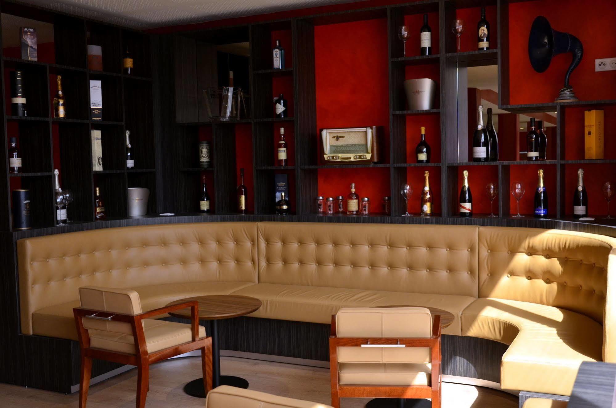 Le Grand Hotel Maubeuge Bagian luar foto