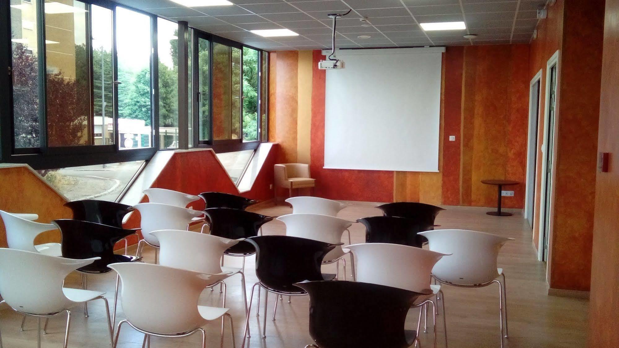 Le Grand Hotel Maubeuge Bagian luar foto
