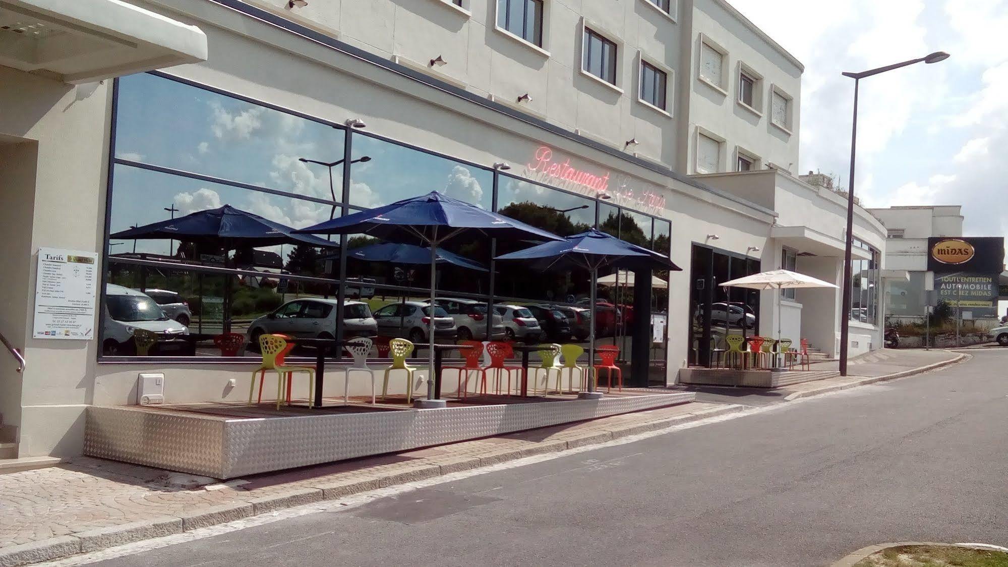 Le Grand Hotel Maubeuge Bagian luar foto